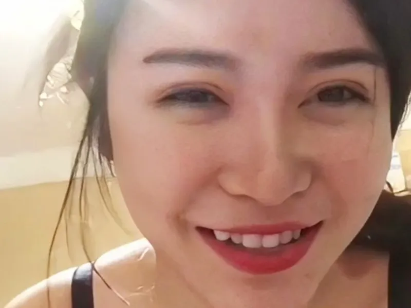 Dì cháu lâu lâu mới gặp nhau đi ăn mà cháu bắt liếm thằng nhỏ ăn chuối